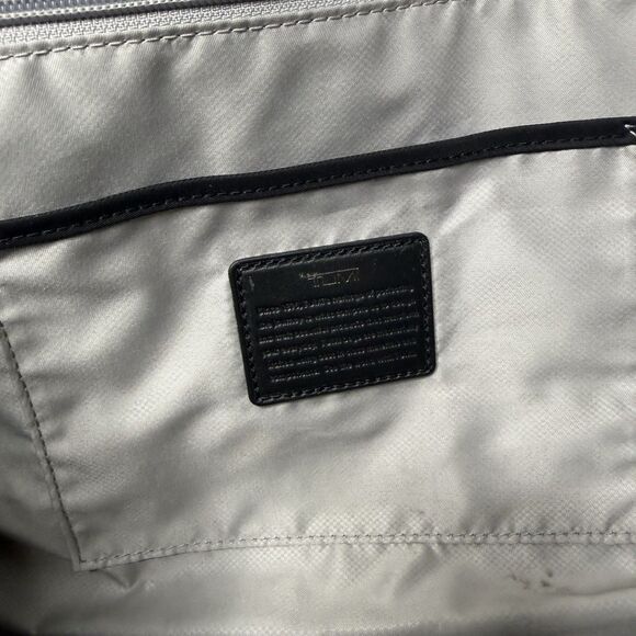 TUMI Voyager Misty Duffel Bag Nylon – Overnight Travel / Gym Bag - Picture 8 of 14